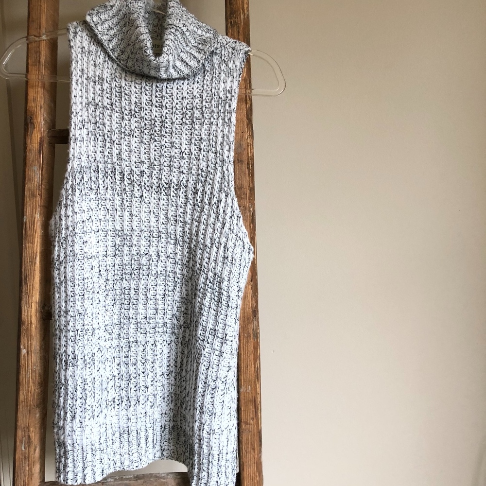 >SOLD< Heavy knit turtleneck sleeveless sweater